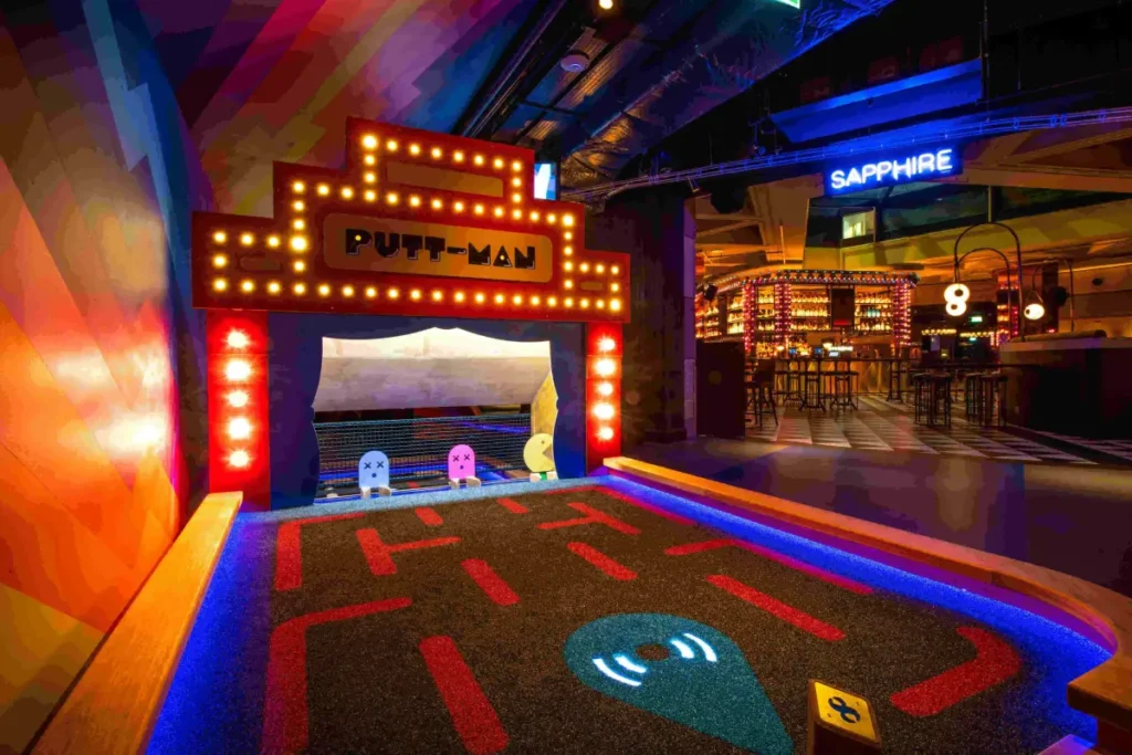 Puttman course inside of Puttshack